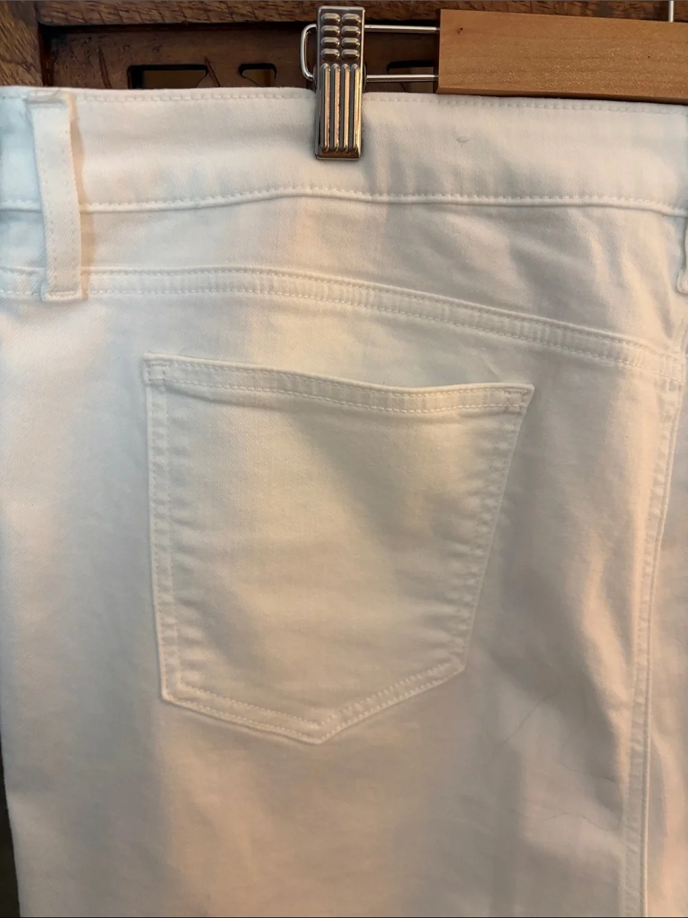 Chico's White Ankle-Length Capri Jeans  Frayed